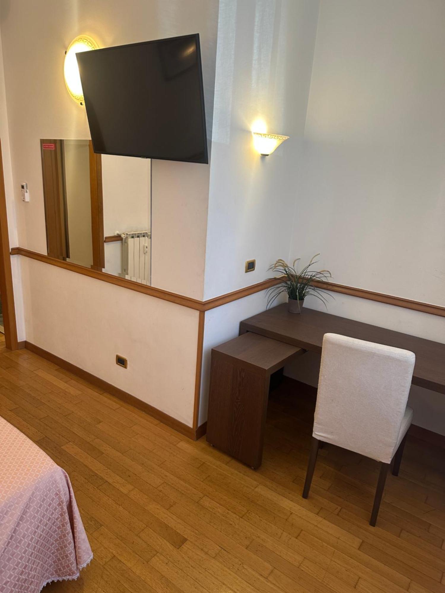 Green Hotel — Photos 2